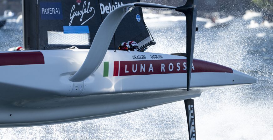 Luna Rossa in regata a Napoli durante la Preliminary Regatta 2026