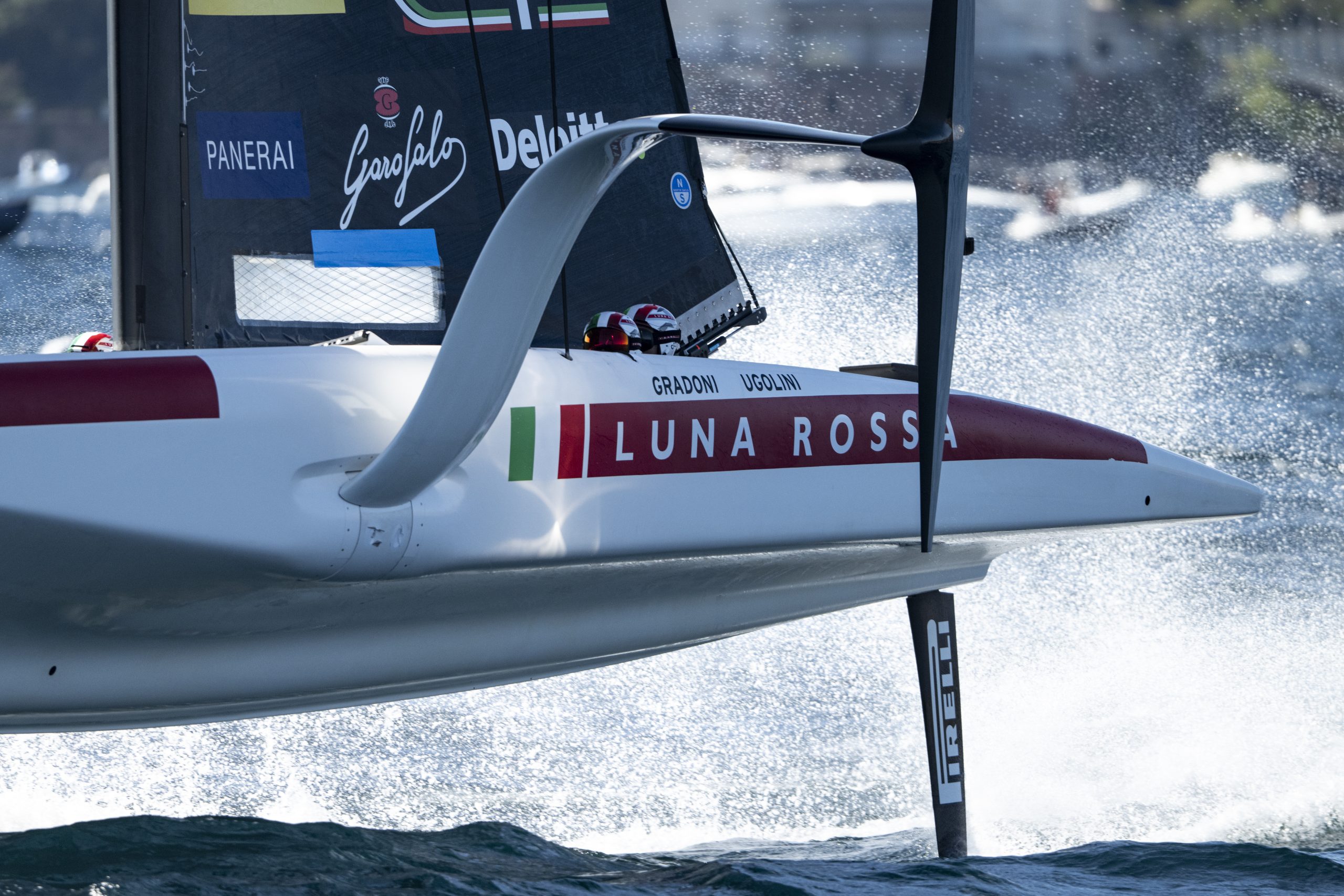 Luna Rossa in regata a Napoli durante la Preliminary Regatta 2026